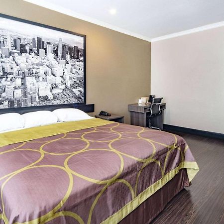 Super 8 By Wyndham North Hollywood Motel Los Angeles Bagian luar foto