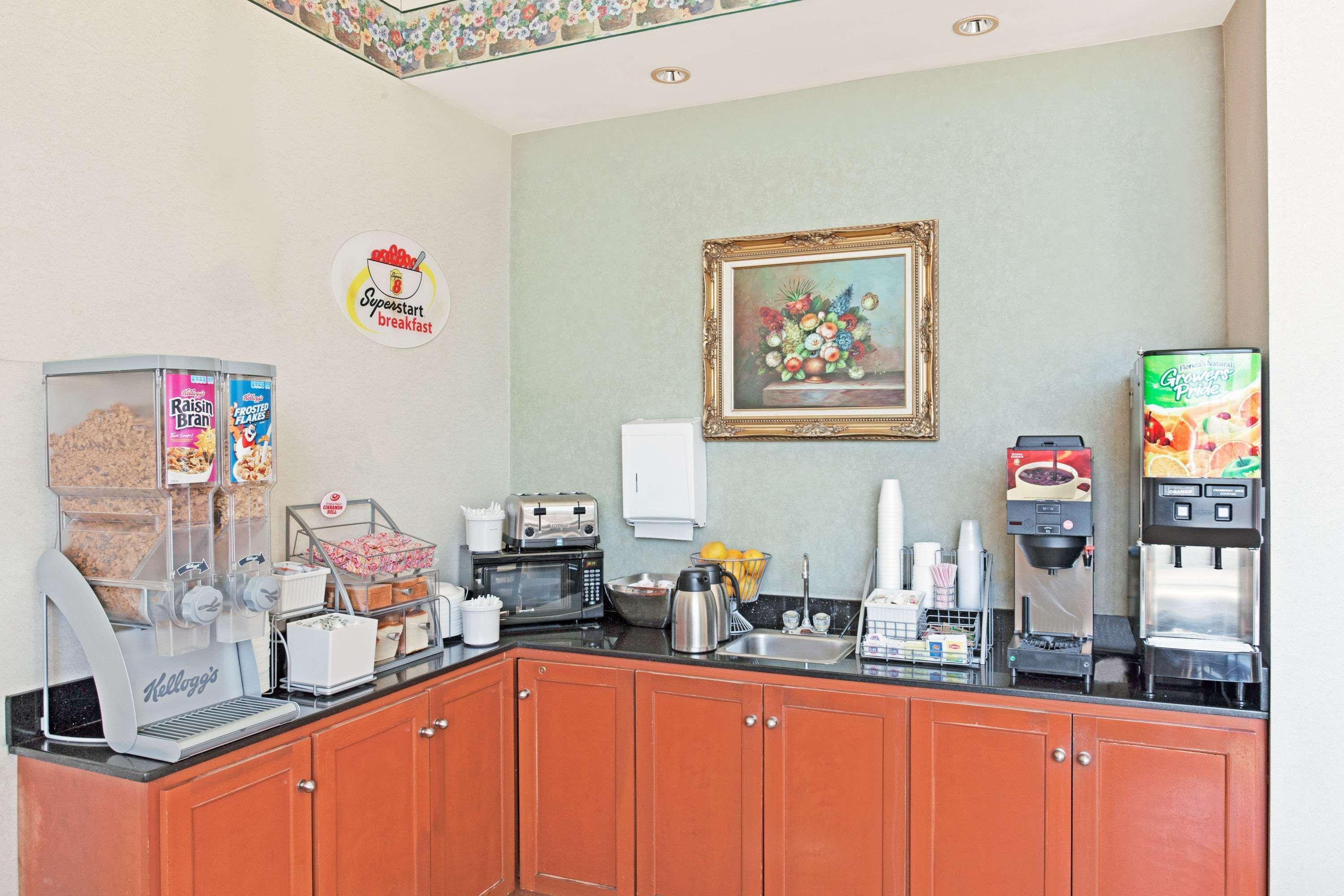 Super 8 By Wyndham North Hollywood Motel Los Angeles Bagian luar foto