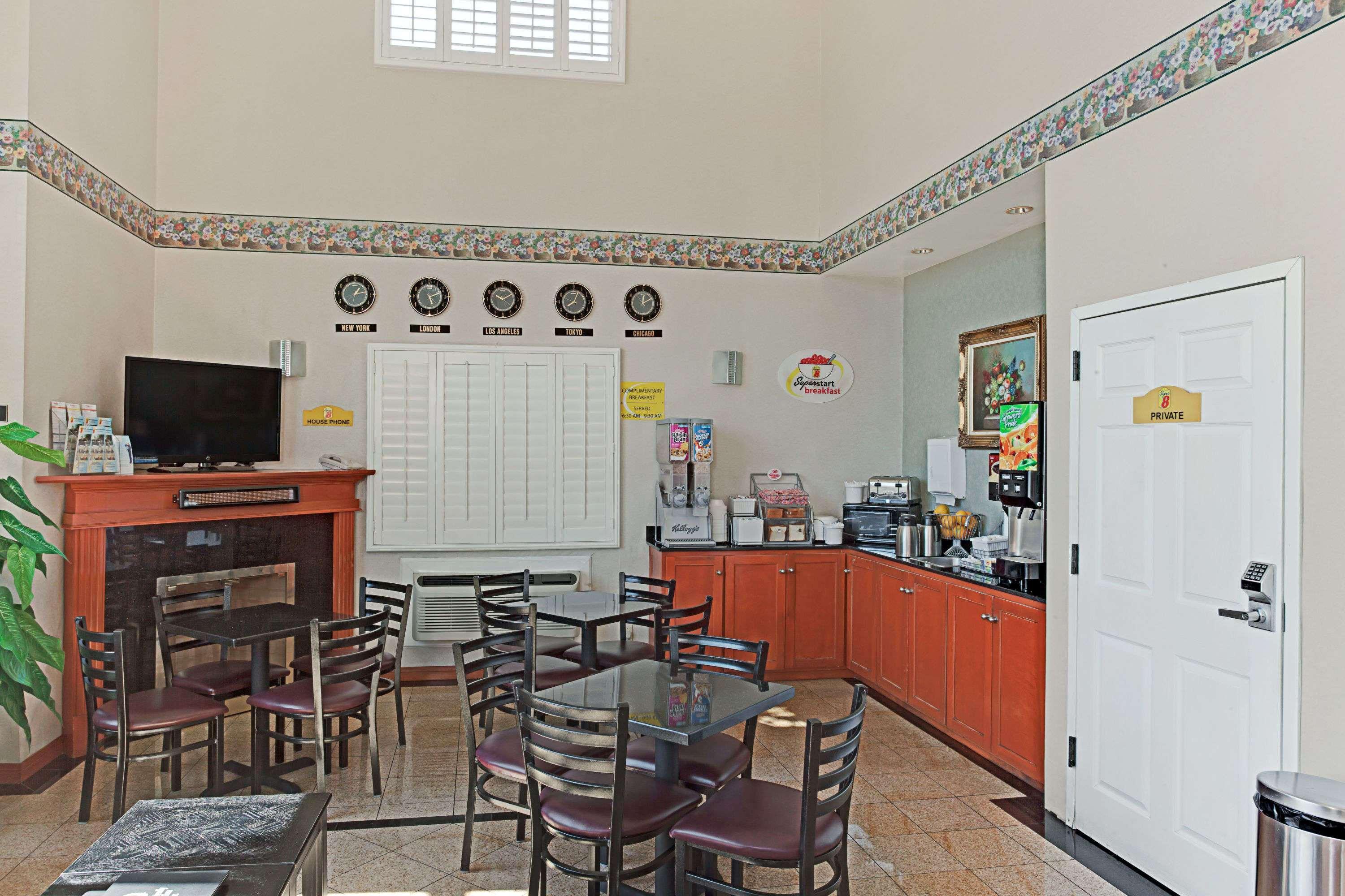 Super 8 By Wyndham North Hollywood Motel Los Angeles Bagian luar foto