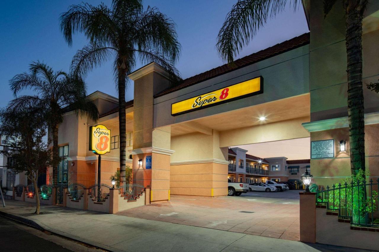 Super 8 By Wyndham North Hollywood Motel Los Angeles Bagian luar foto