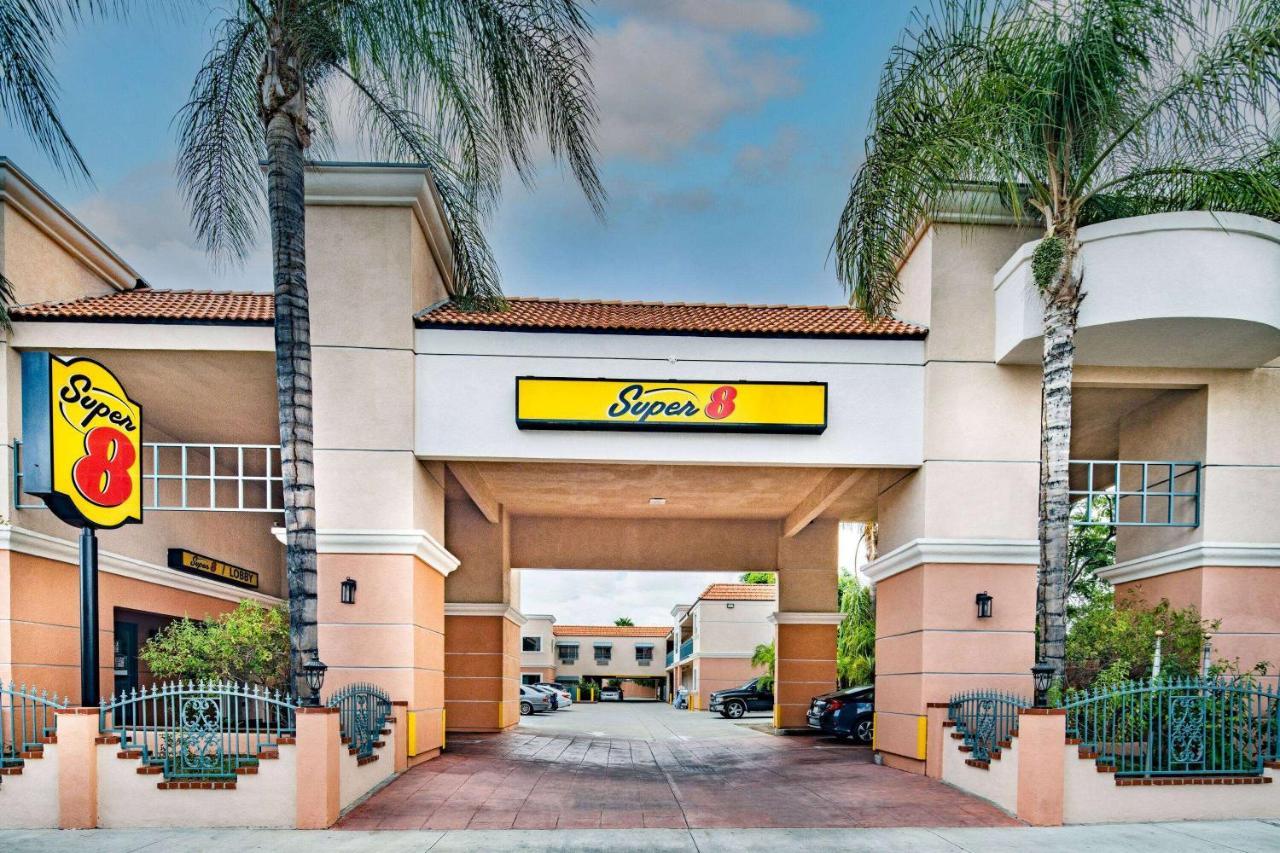 Super 8 By Wyndham North Hollywood Motel Los Angeles Bagian luar foto
