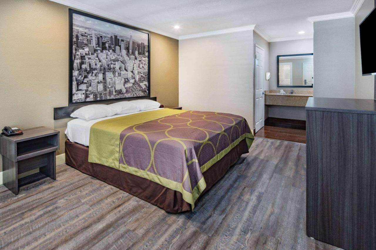 Super 8 By Wyndham North Hollywood Motel Los Angeles Bagian luar foto