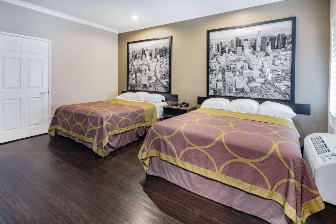 Super 8 By Wyndham North Hollywood Motel Los Angeles Bagian luar foto