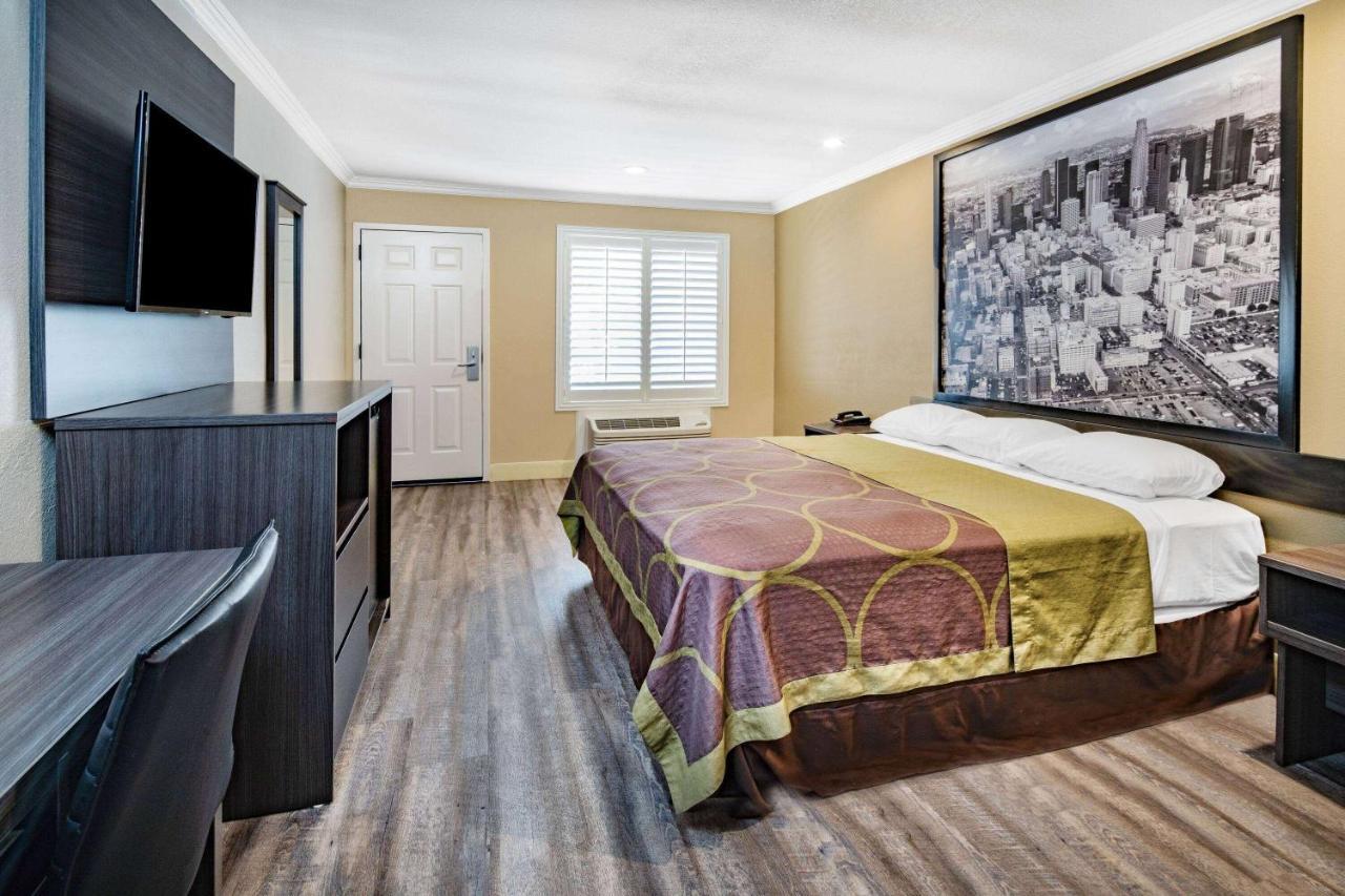 Super 8 By Wyndham North Hollywood Motel Los Angeles Bagian luar foto