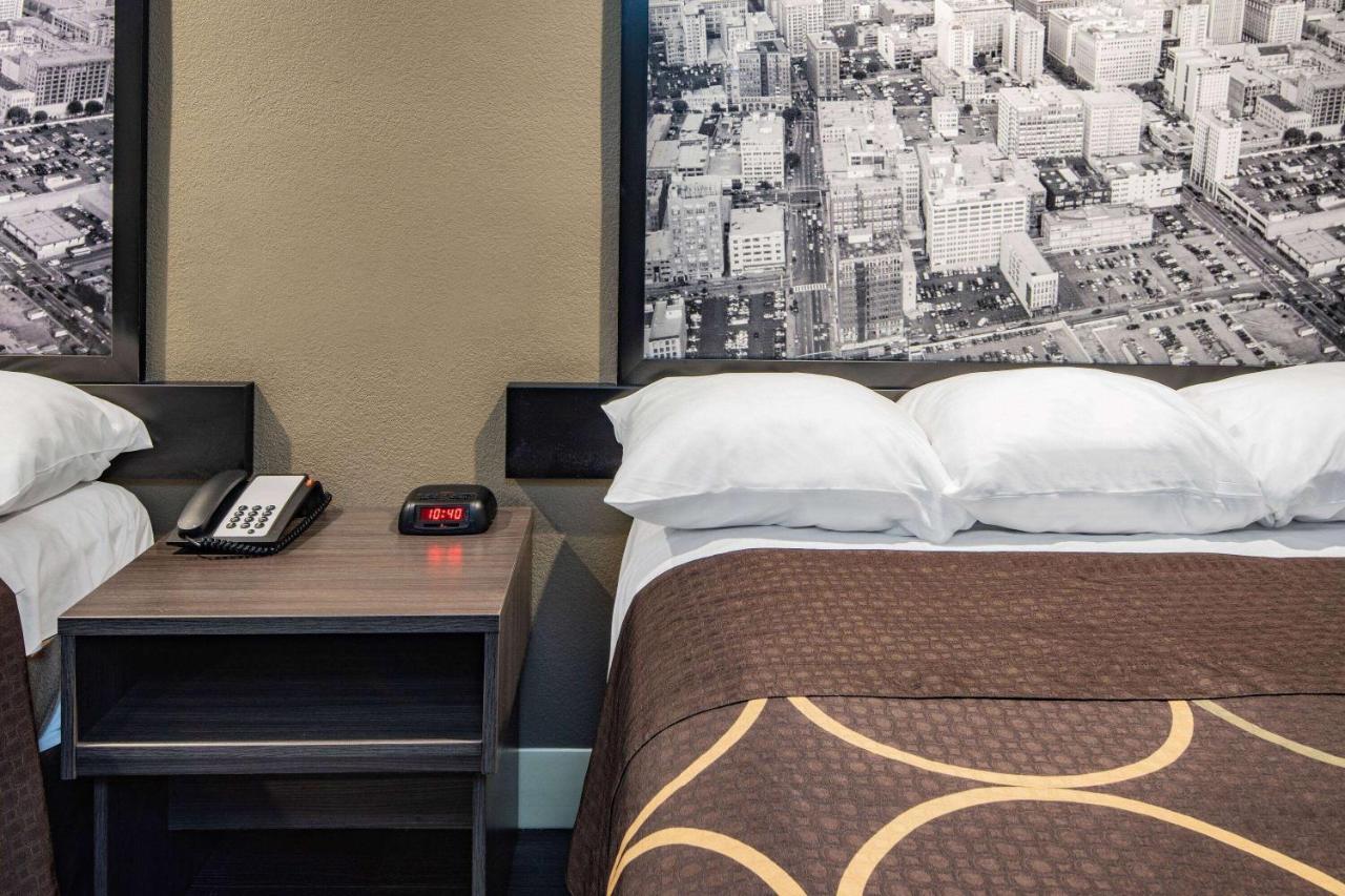 Super 8 By Wyndham North Hollywood Motel Los Angeles Bagian luar foto