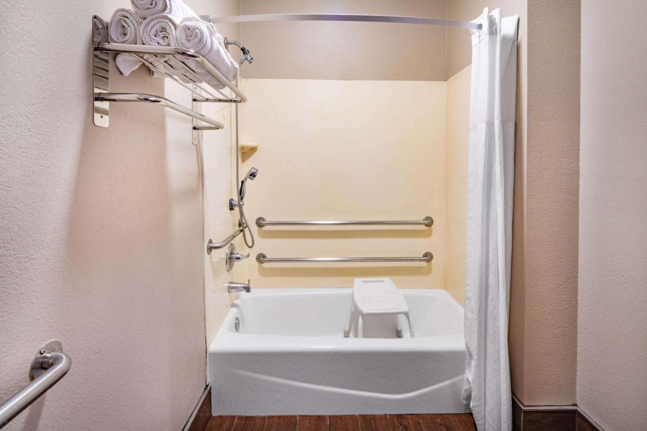 Super 8 By Wyndham North Hollywood Motel Los Angeles Bagian luar foto