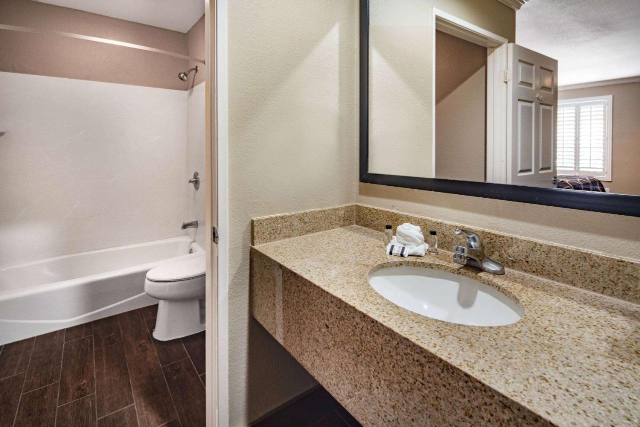Super 8 By Wyndham North Hollywood Motel Los Angeles Bagian luar foto